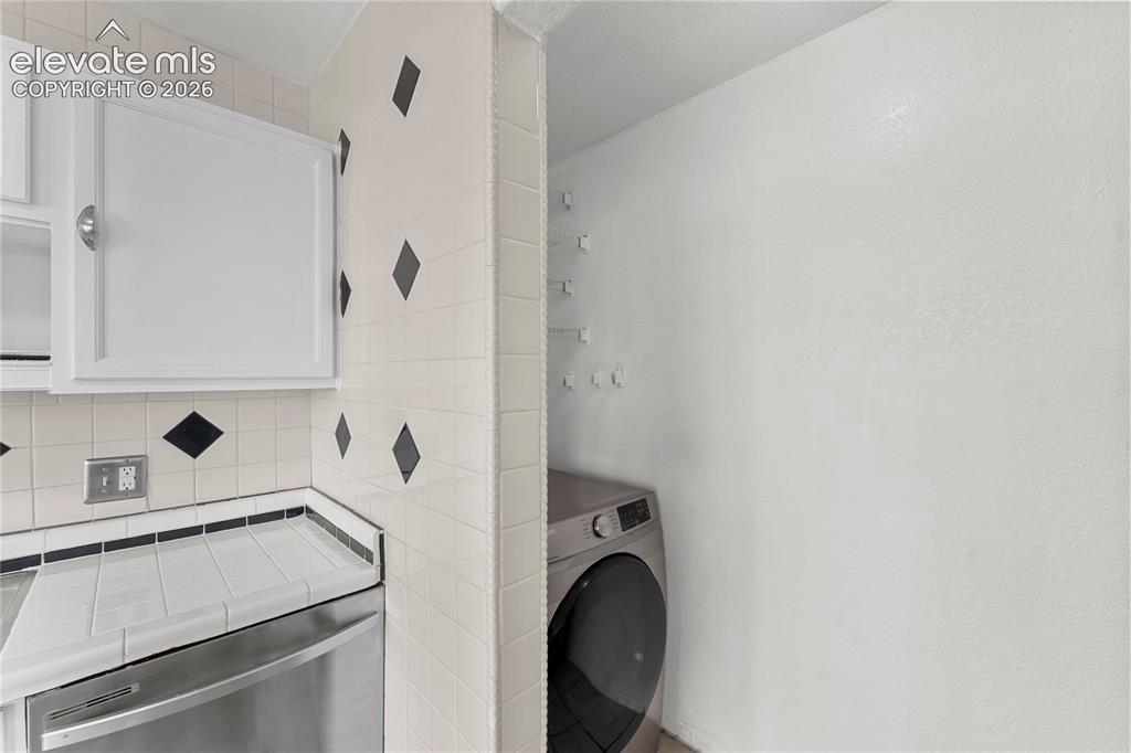 Image 11 of 26: Laundry