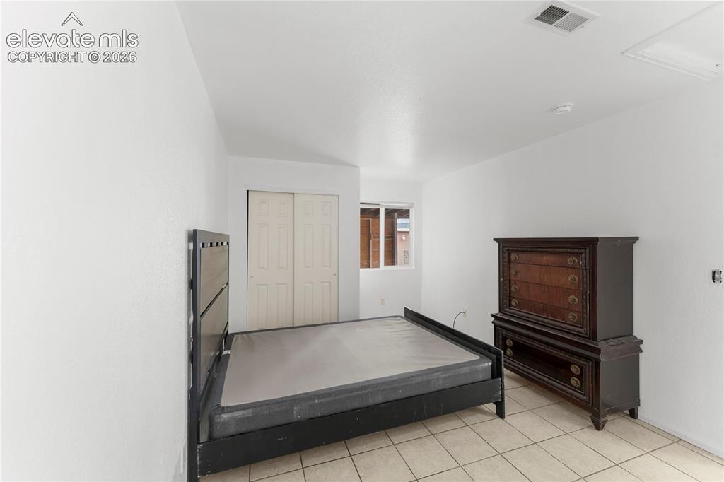 Image 14 of 26: Bedroom