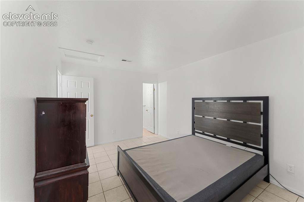 Image 15 of 26: Bedroom