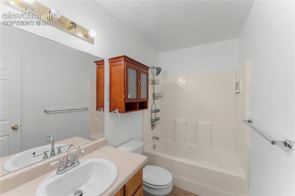 Image 16 of 26: Bathroom
