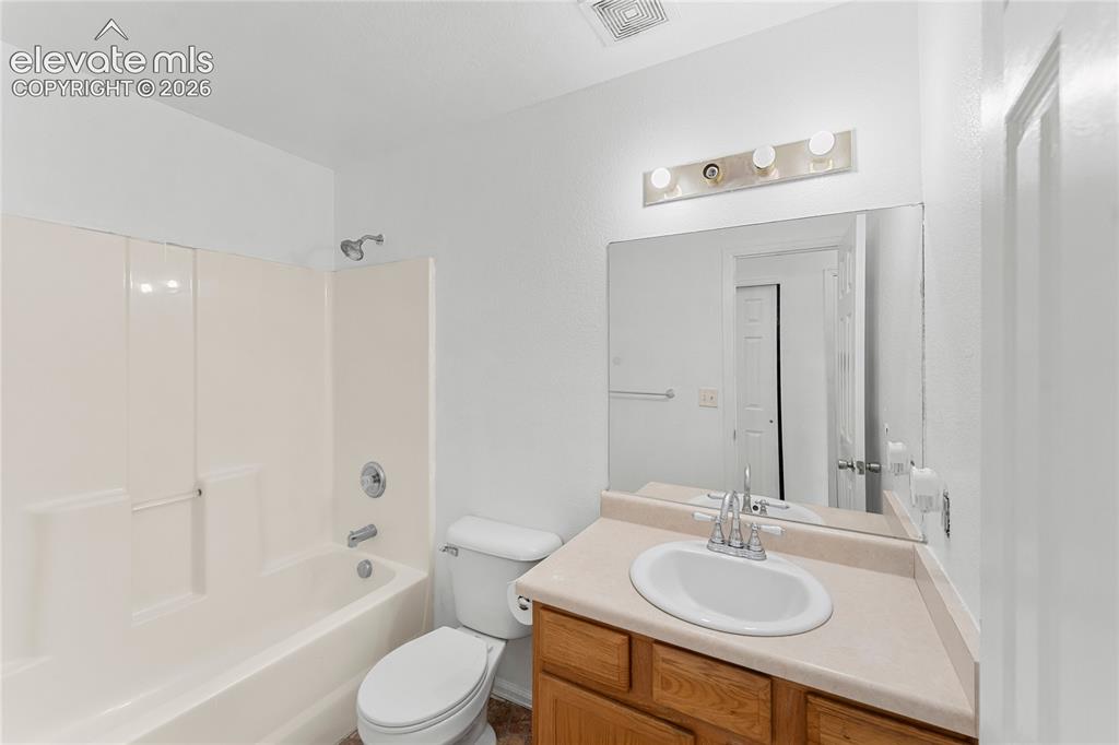 Image 22 of 26: Bathroom