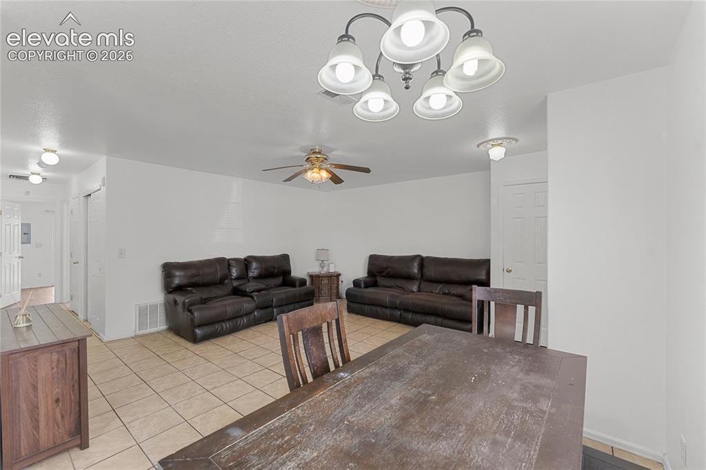 Image 6 of 26: Dining Area