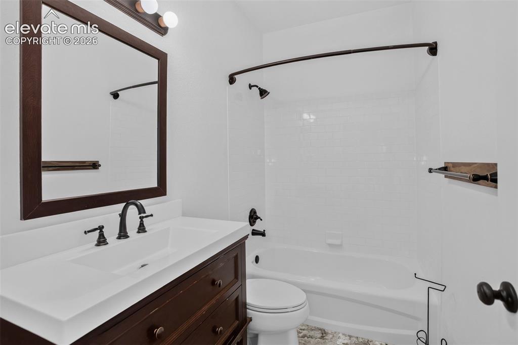 Image 15 of 32: Hall bath has been upgtraded
