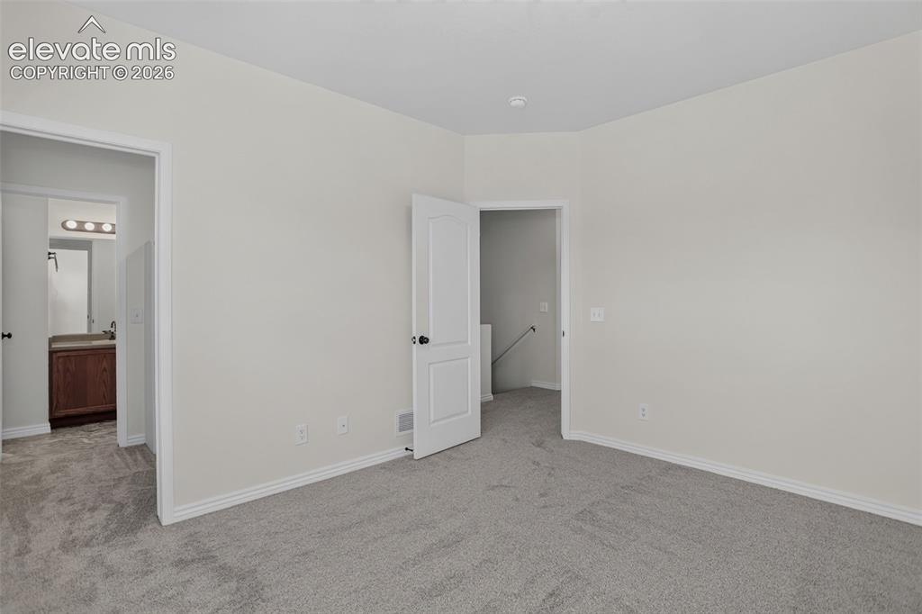 Image 31 of 32: Ensuite bath and walk-in closet from Bedroom