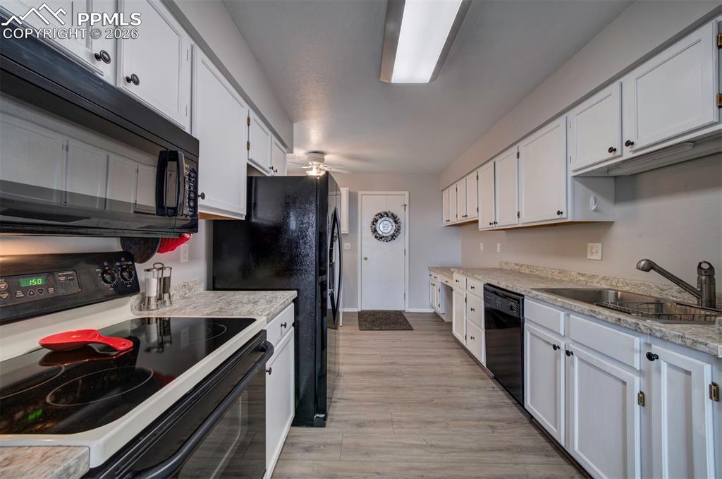 Image 12 of 49: Kitchen