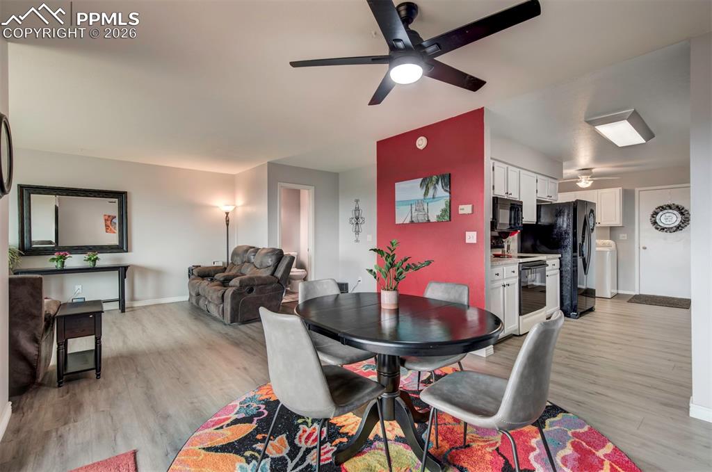 Image 17 of 49: Dining Area