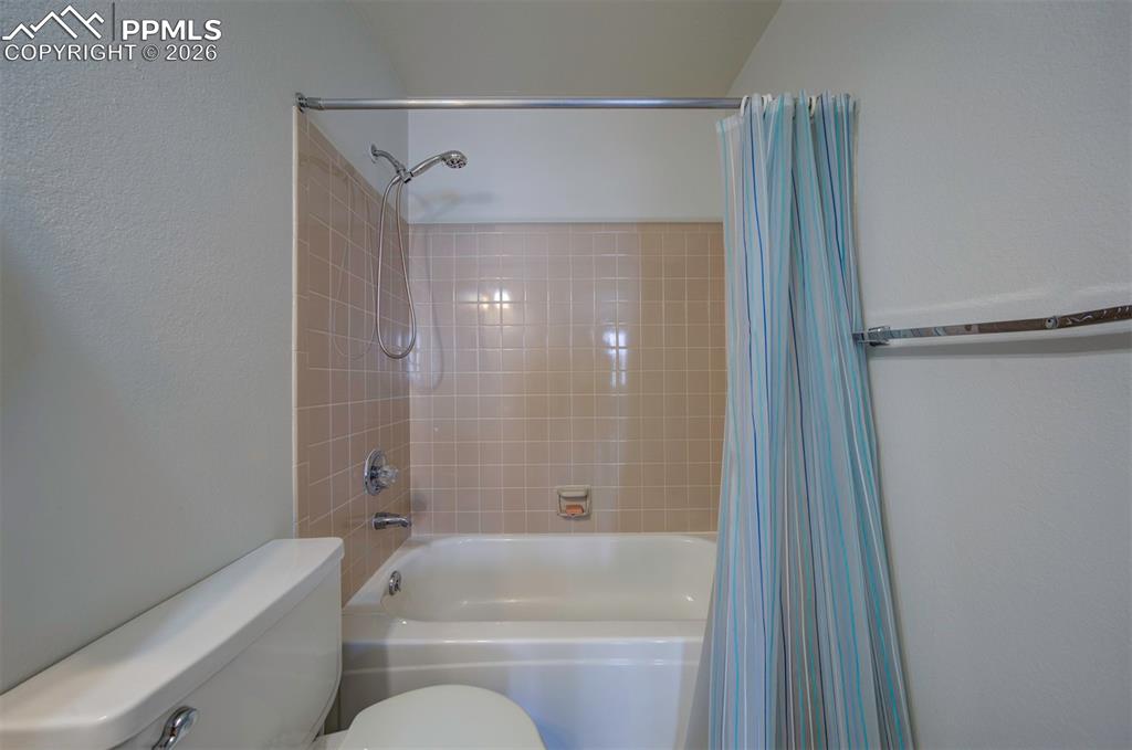 Image 30 of 49: Bathroom