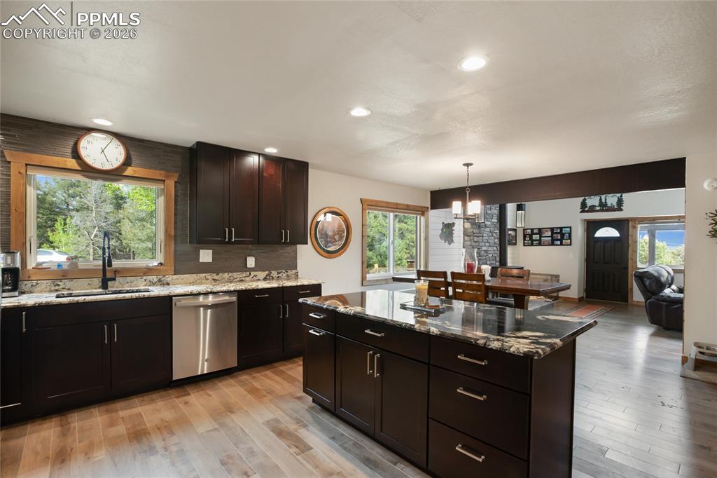 Image 12 of 40: Kitchen