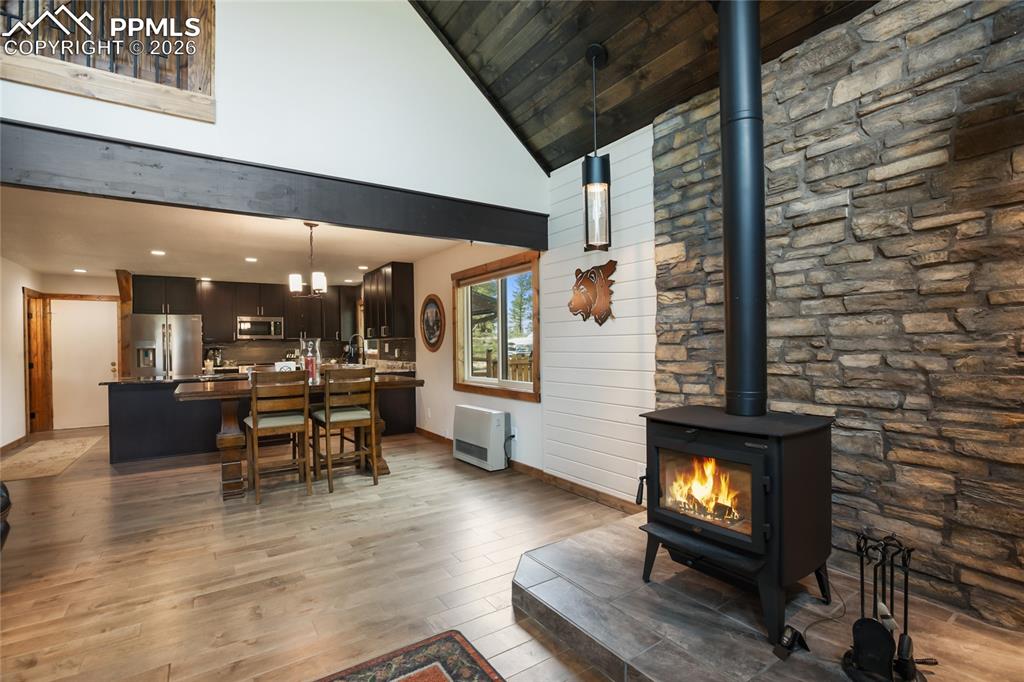 Image 15 of 40: Living Room