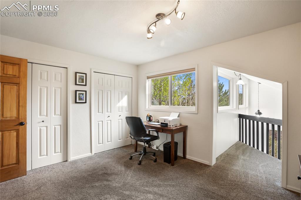 Image 21 of 40: Office