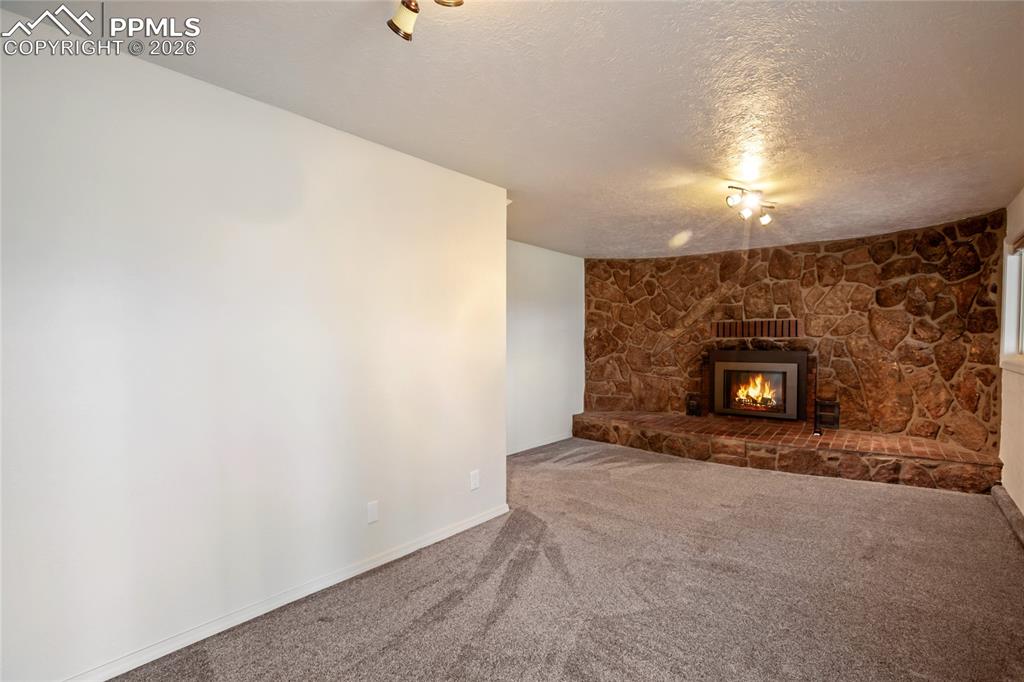 Image 22 of 40: Living Room