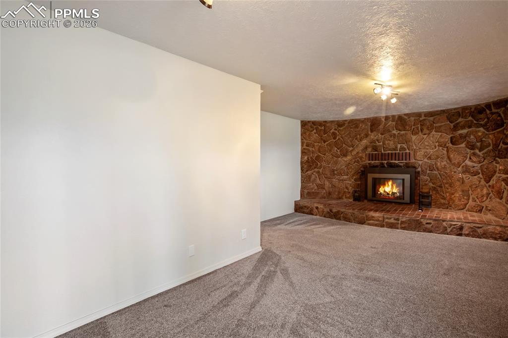 Image 23 of 40: Living Room