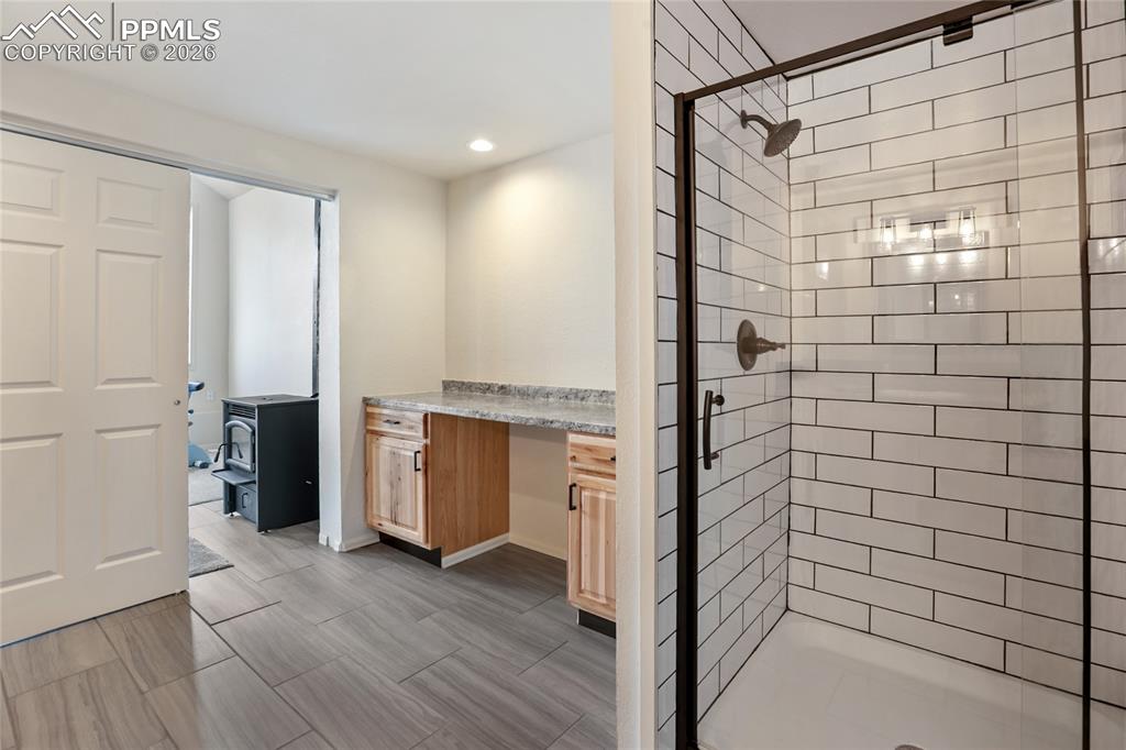 Image 29 of 40: Bathroom