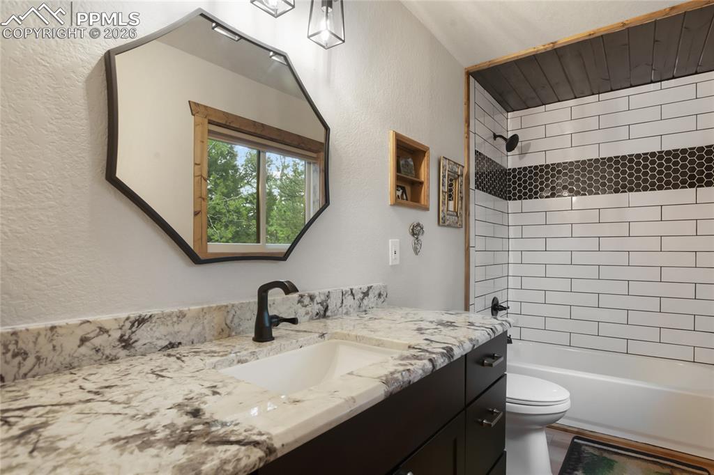 Image 3 of 40: Bathroom