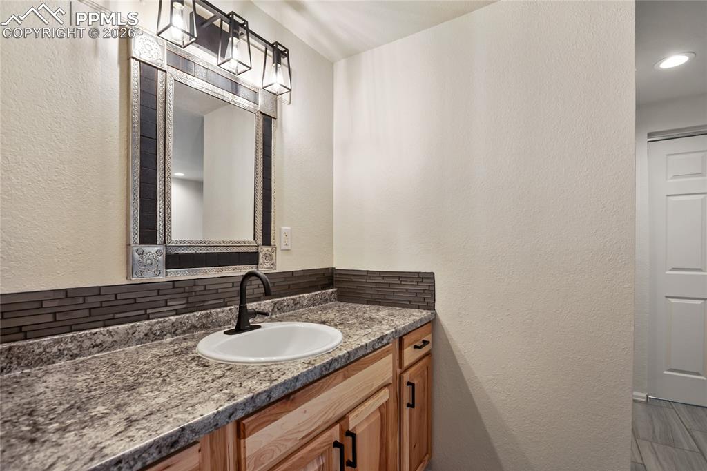 Image 30 of 40: Bathroom