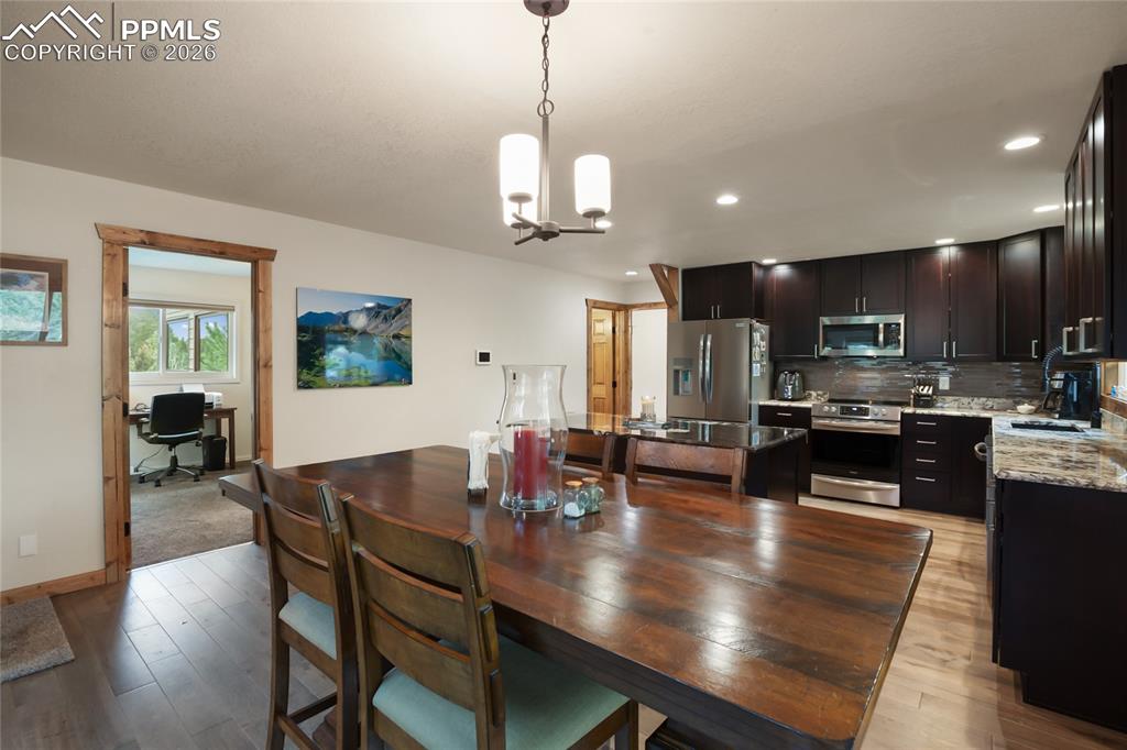 Image 7 of 40: Dining Area