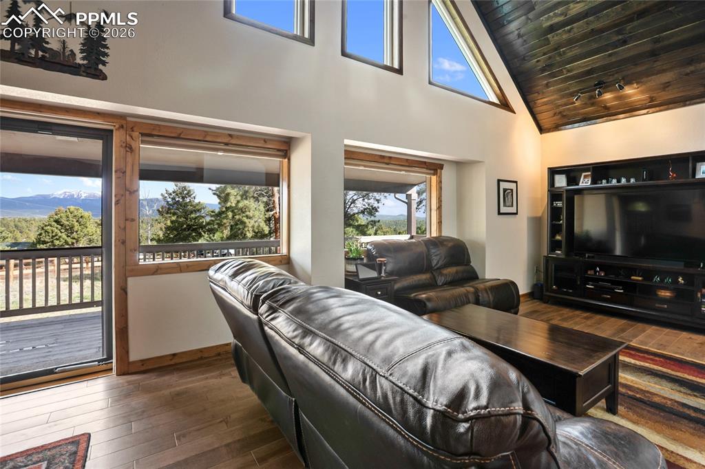 Image 8 of 40: Living Room