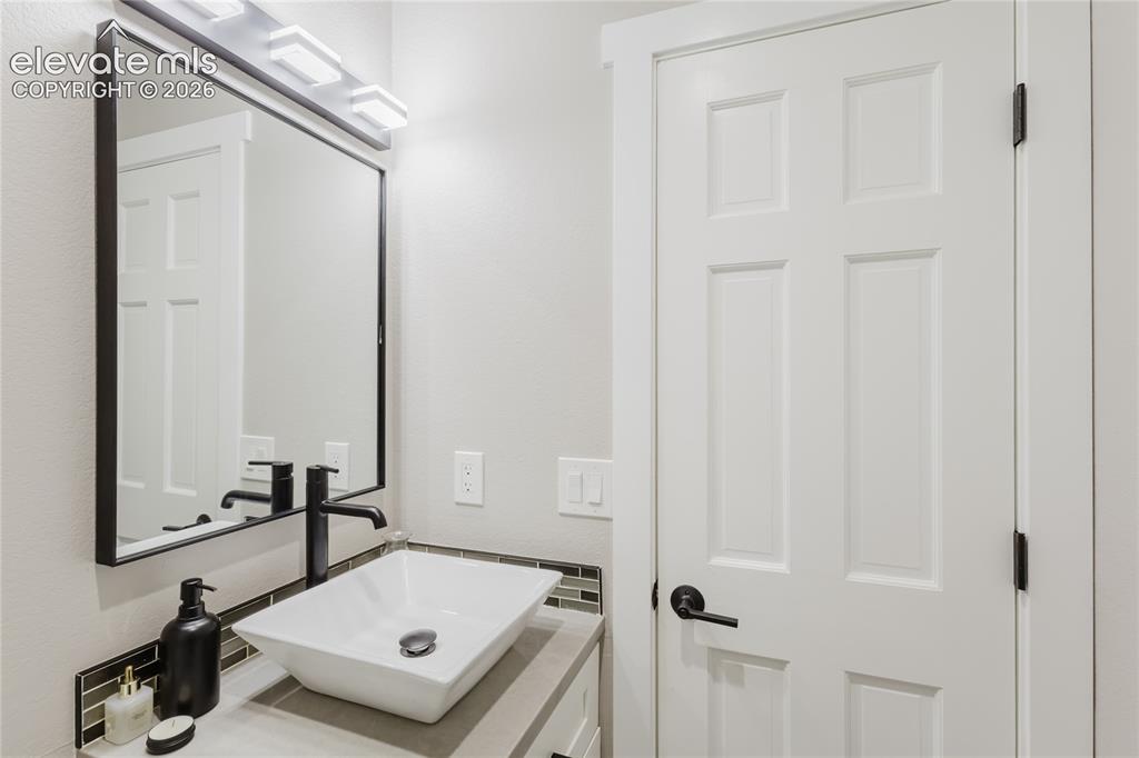 Image 15 of 49: Bathroom