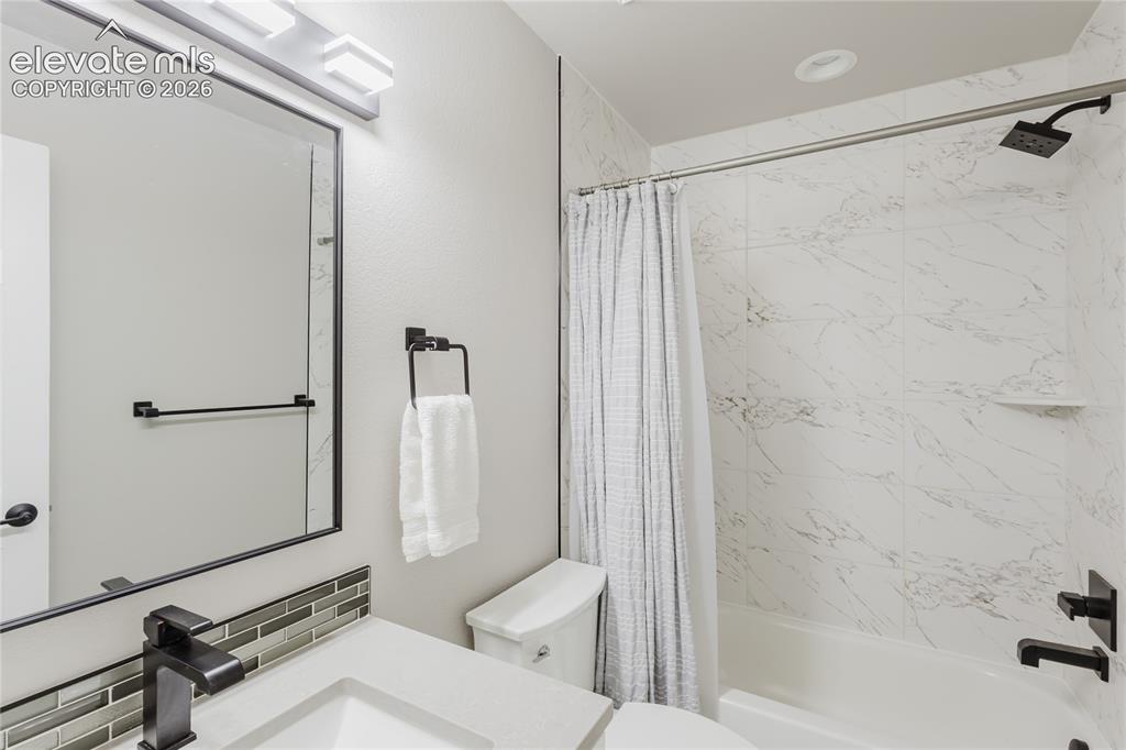Image 44 of 49: Bathroom