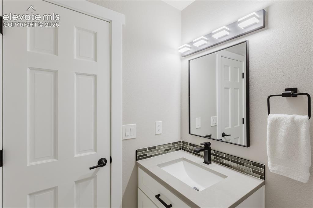 Image 45 of 49: Bathroom