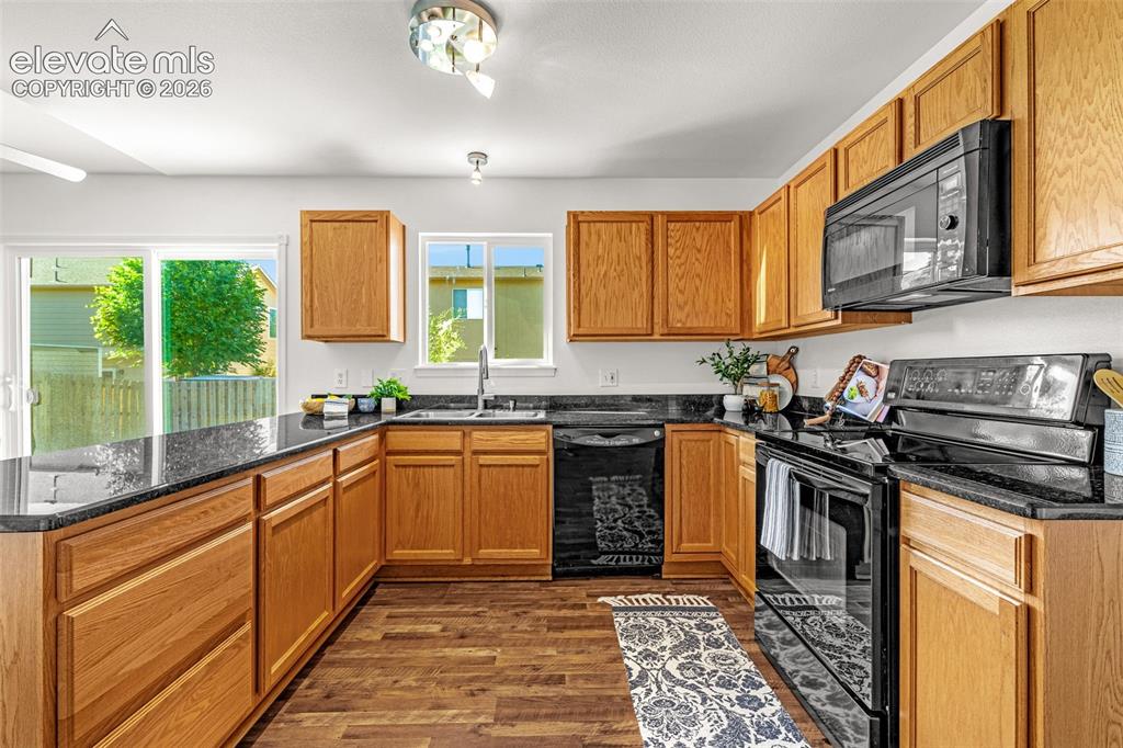 Image 11 of 39: Kitchen