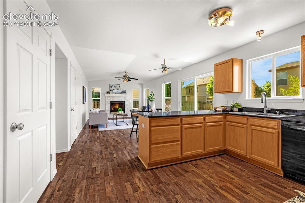Image 12 of 39: Kitchen