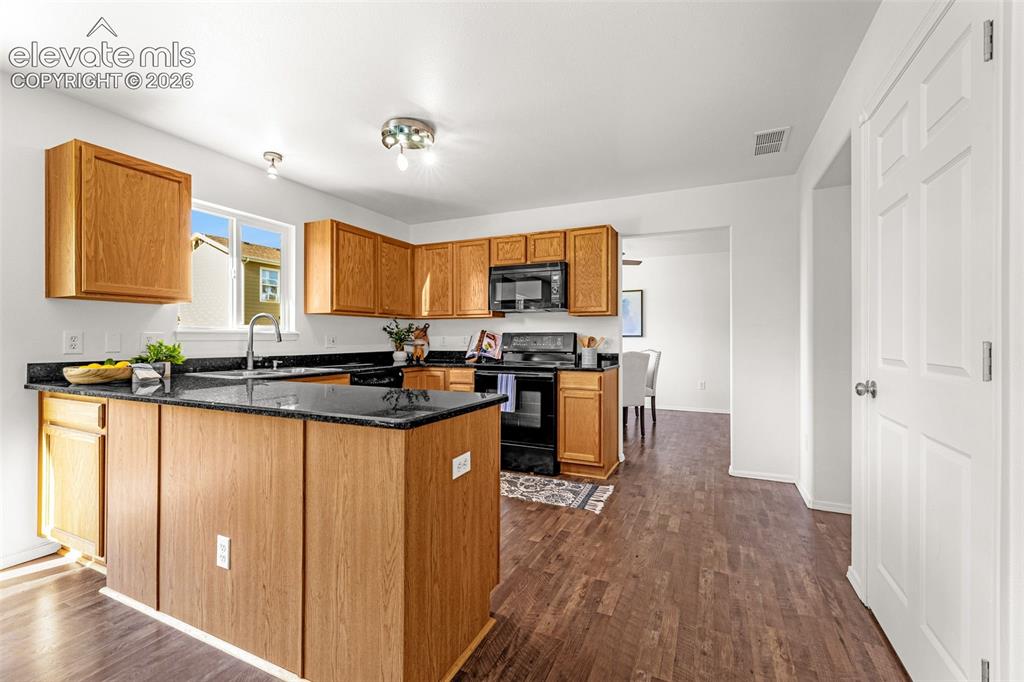 Image 13 of 39: Kitchen