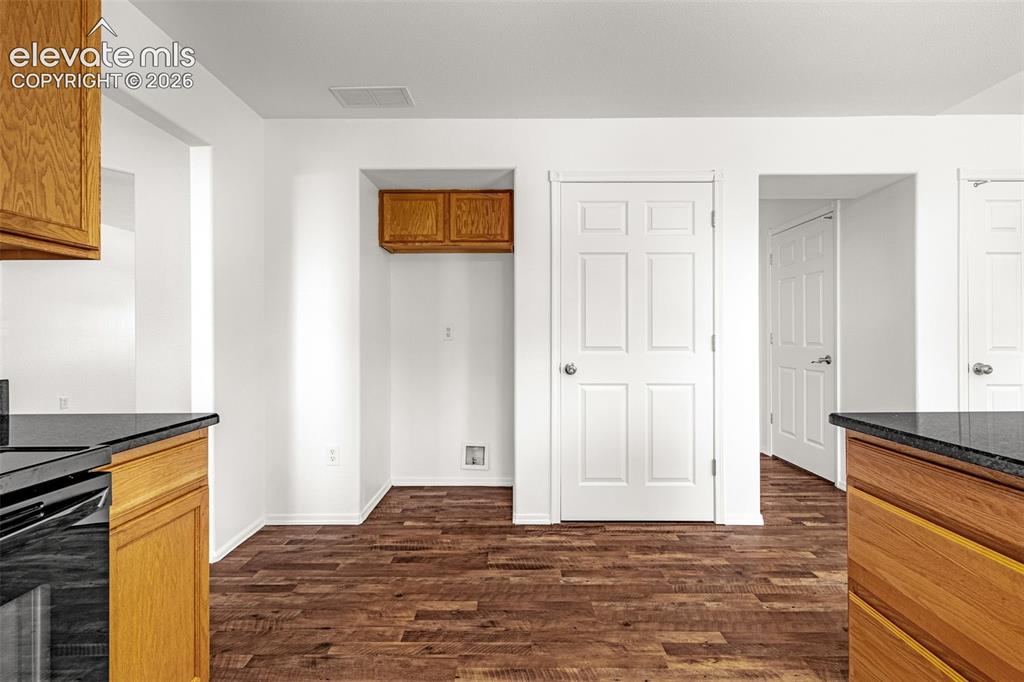 Image 14 of 39: Kitchen