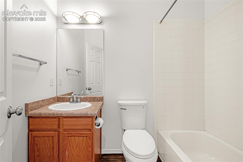Image 22 of 39: Bathroom
