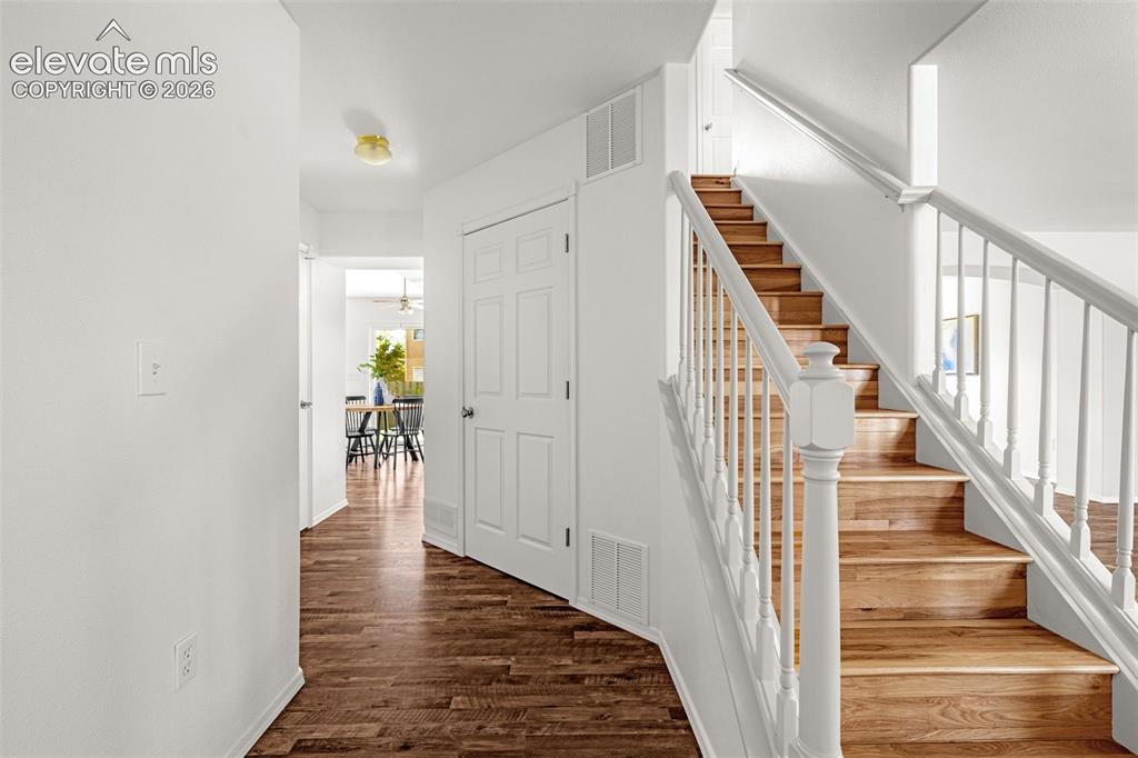 Image 24 of 39: Entrance Foyer