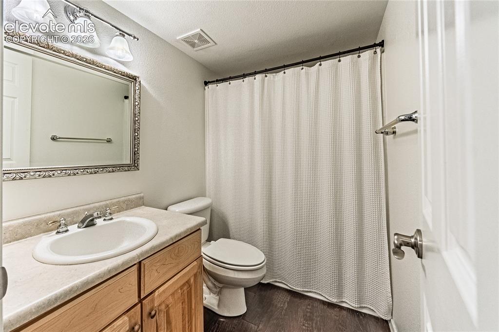 Image 10 of 49: Bathroom
