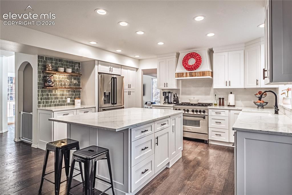 Image 17 of 49: Kitchen
