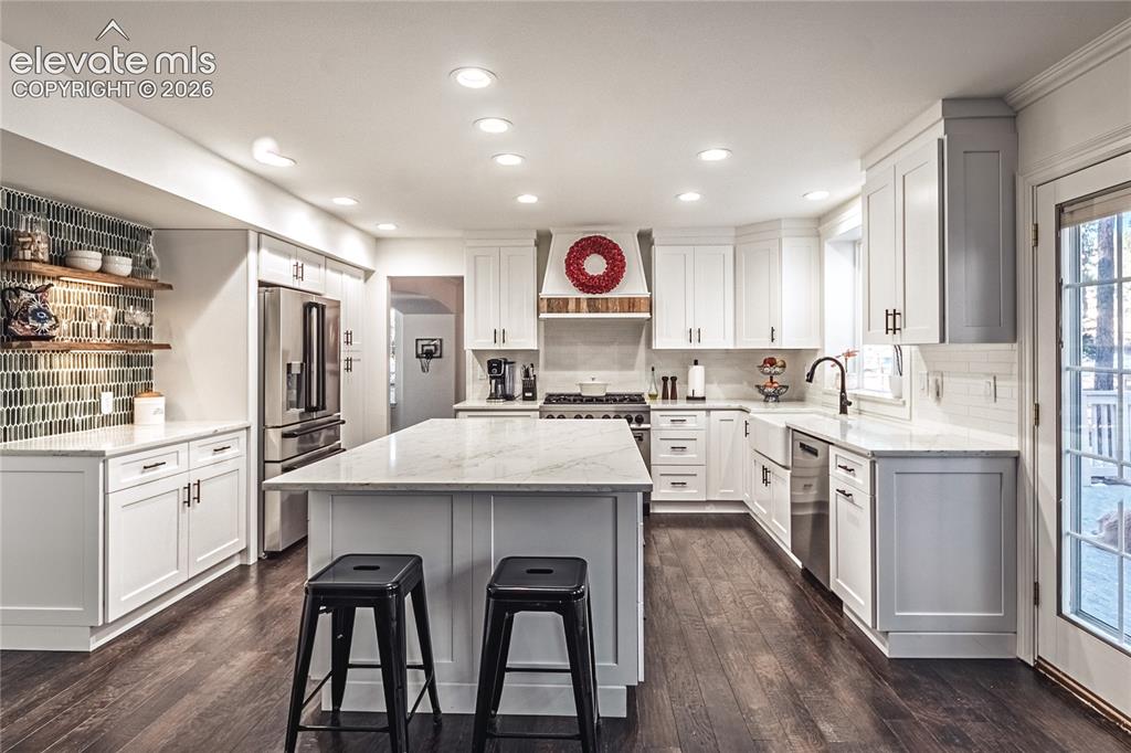 Image 18 of 49: Kitchen