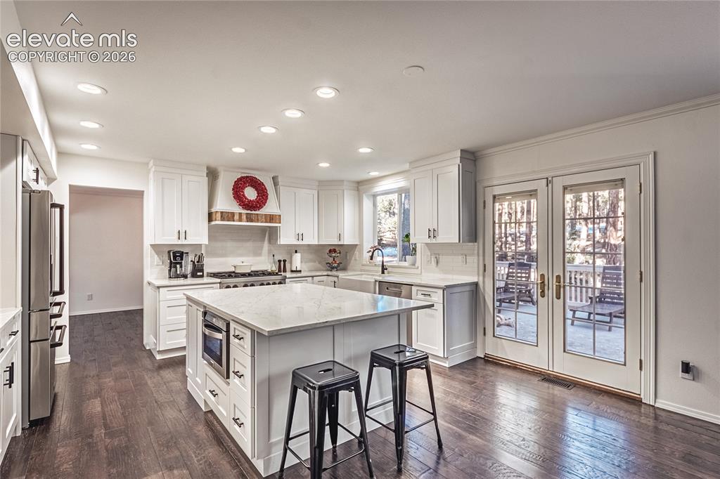 Image 19 of 49: Kitchen