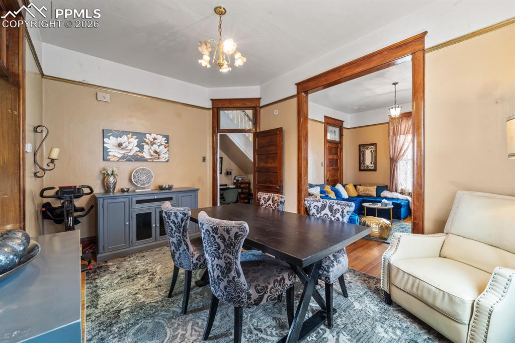 Image 18 of 27: Dining Area