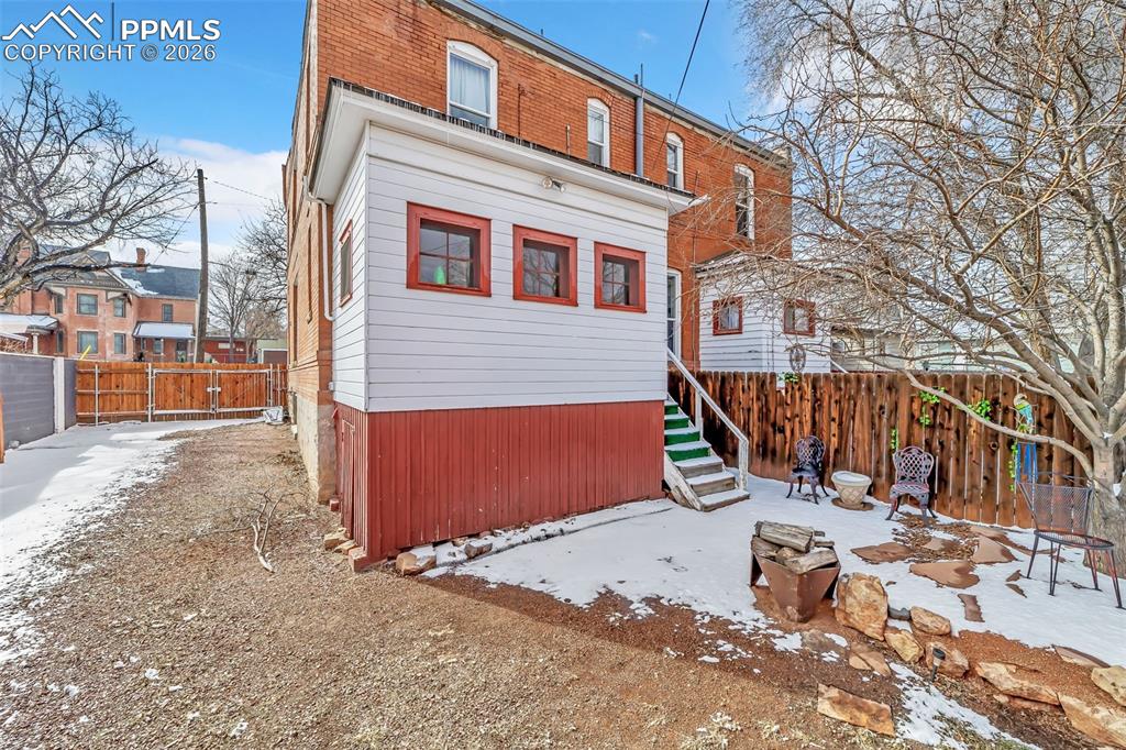 Image 25 of 27: Back of Structure