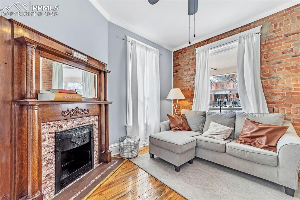 Image 7 of 27: Living Room