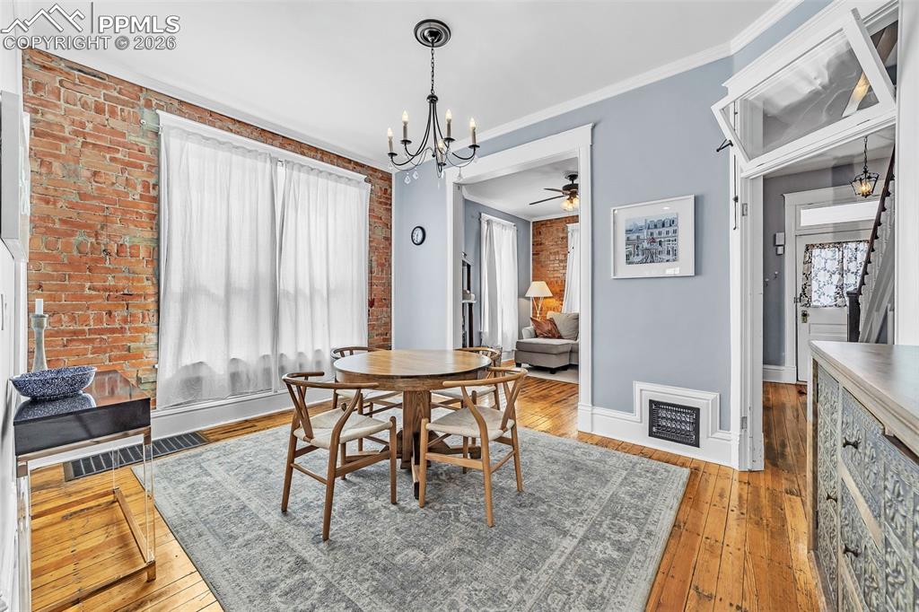 Image 8 of 27: Dining Area