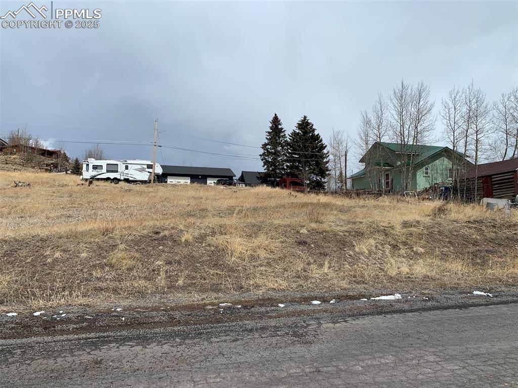 Image 1 of 22: View of yard