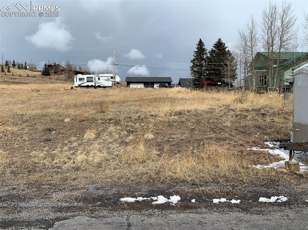 Image 19 of 22: View of yard