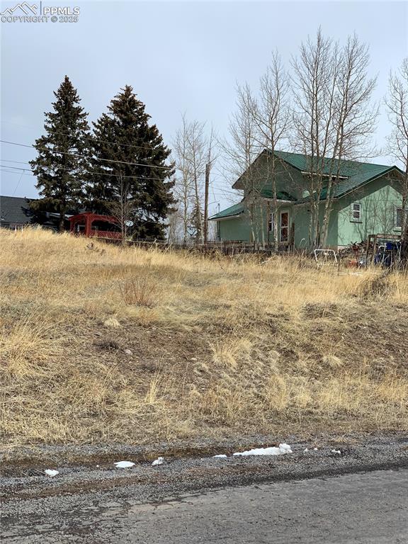 Image 2 of 22: View of yard