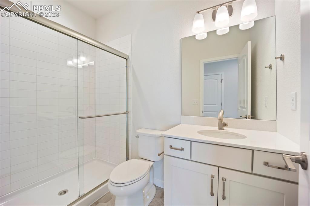 Image 12 of 12: Bathroom