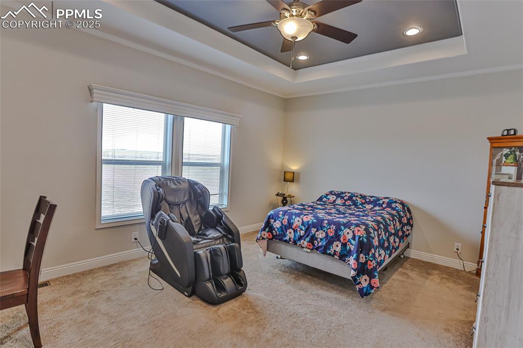 Image 22 of 50: Bedroom