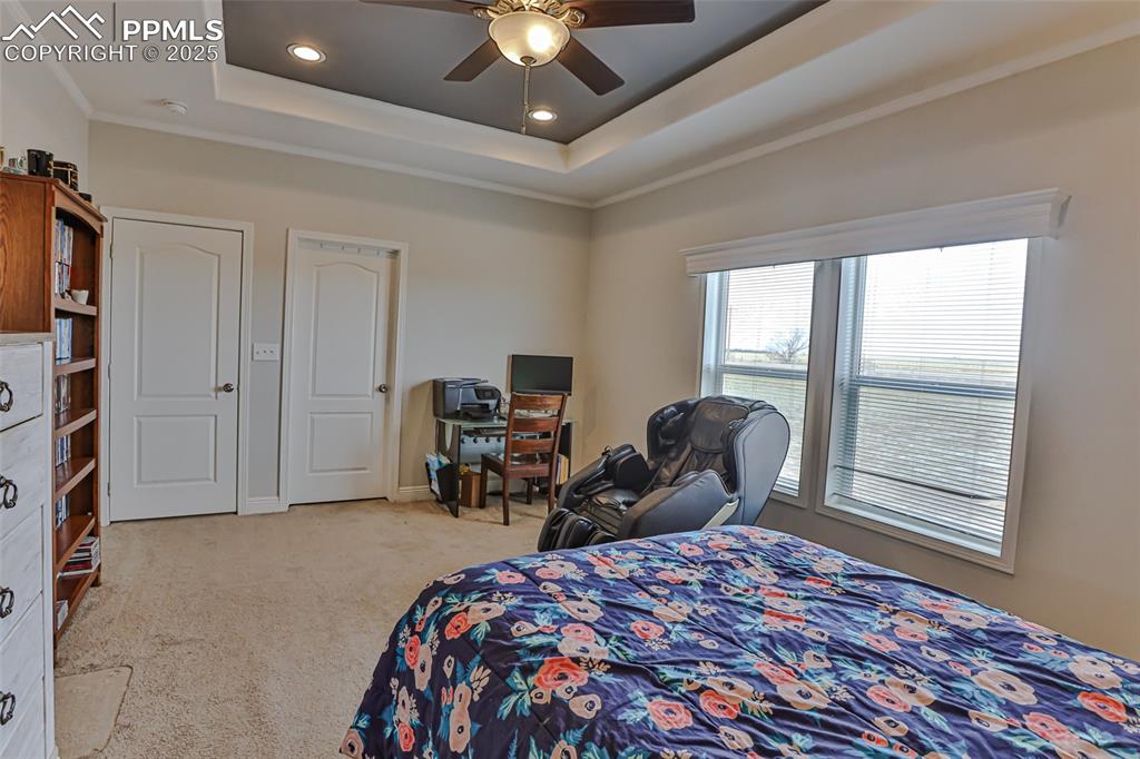 Image 23 of 50: Bedroom