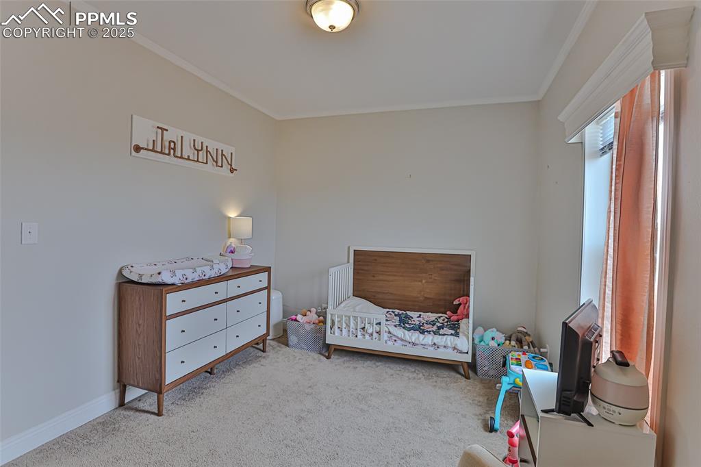 Image 32 of 50: Bedroom