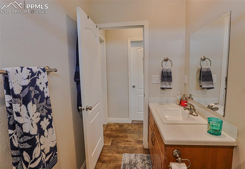 Image 35 of 50: Bathroom