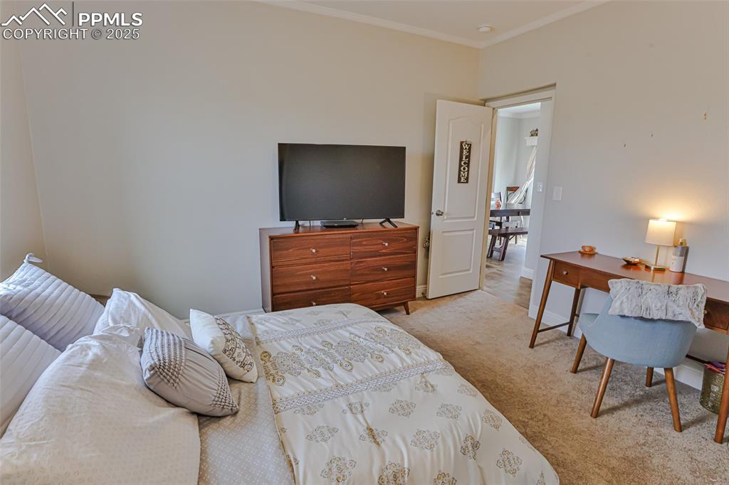 Image 38 of 50: Bedroom