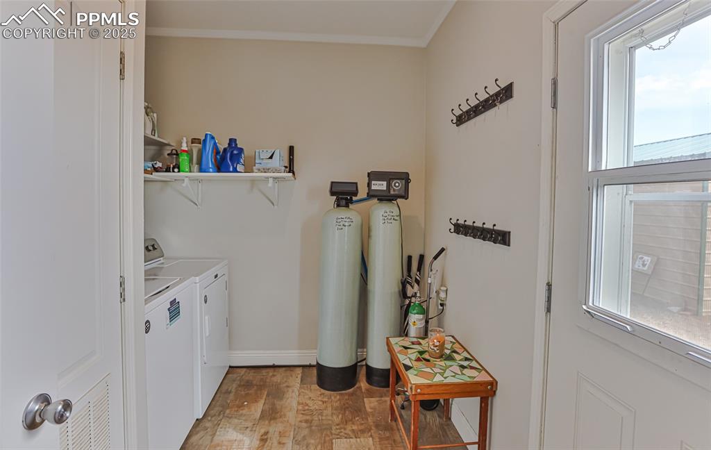 Image 39 of 50: Laundry