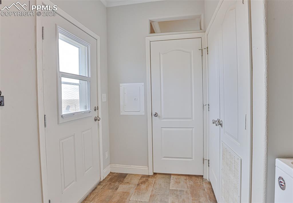 Image 40 of 50: Entry