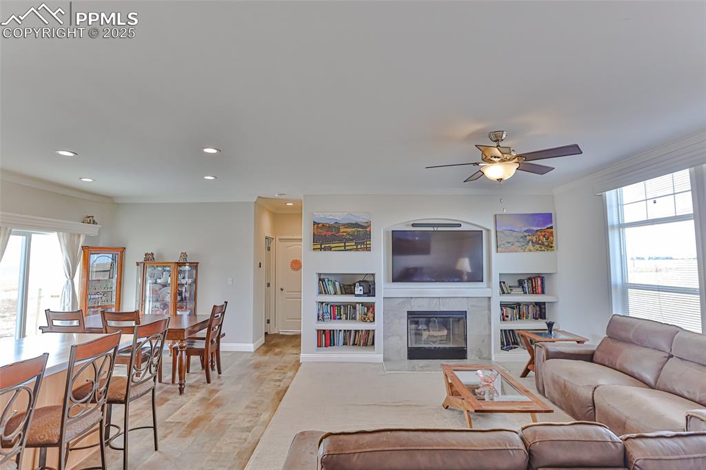 Image 44 of 50: Living Room